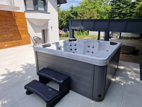 Wanna ogrodowe SPA Balboa 220x220 cm Akryl. Kompletne pokrywa schody
