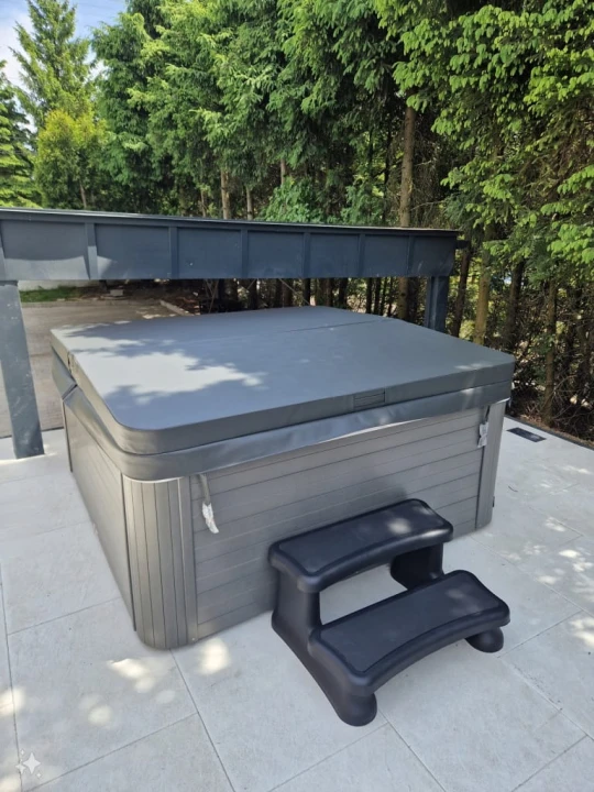Wanna ogrodowe SPA Balboa 220x220 cm Akryl. Kompletne pokrywa schody