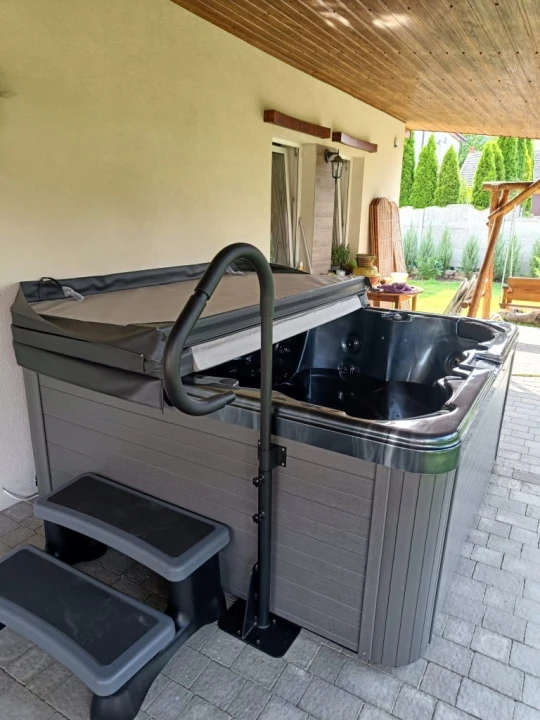 Wanna ogrodowe SPA Balboa 220x220 cm Akryl. Kompletne pokrywa schody