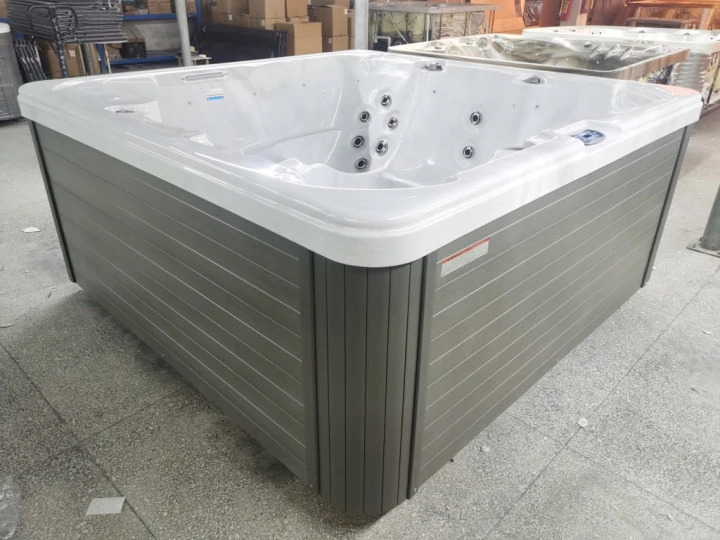 Wanna ogrodowe SPA Balboa 220x220 cm Akryl. Kompletne pokrywa schody